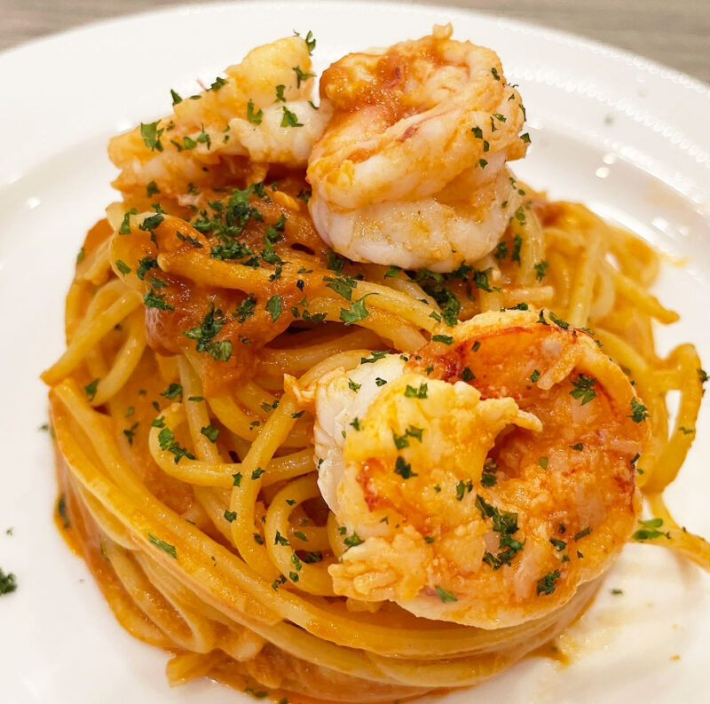海老のクリームトマトソースパスタ